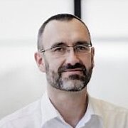 Porträt Prof. Dr. Michael Roos