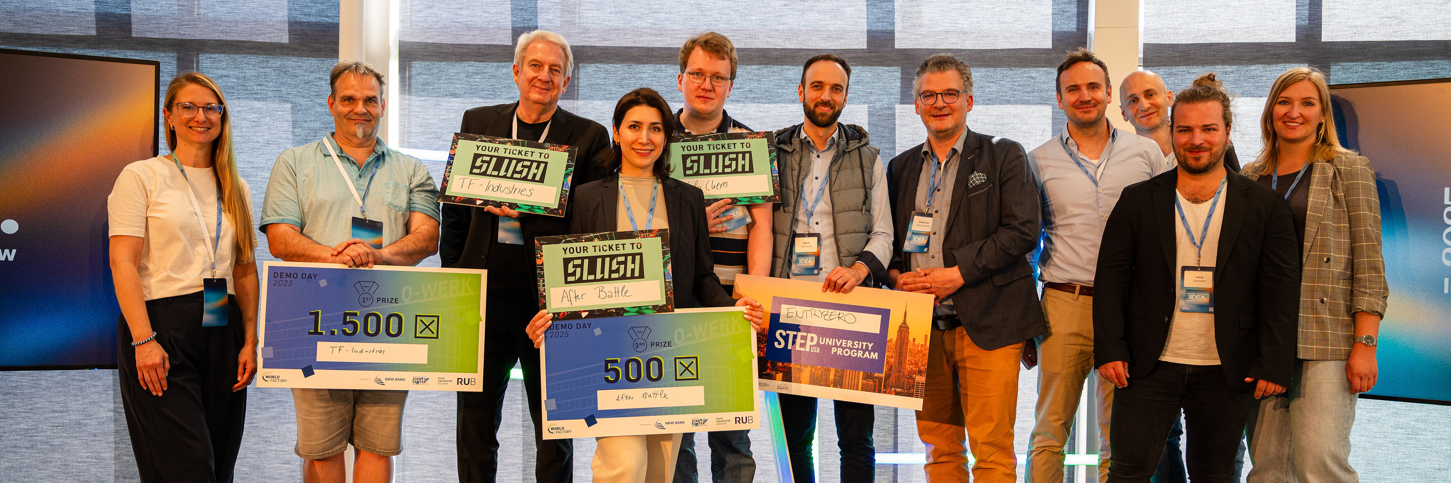 Die Top 3 Start-ups auf der Bühne beim WORLDFACTORY Demo Day im Rahmen der IDEA.2025 im O-Werk.