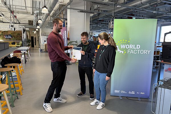 Awarding of the Entrepreneurship Certificate Johannes receiving the Entrepreneurship Certificate at the RUB Makerspace.