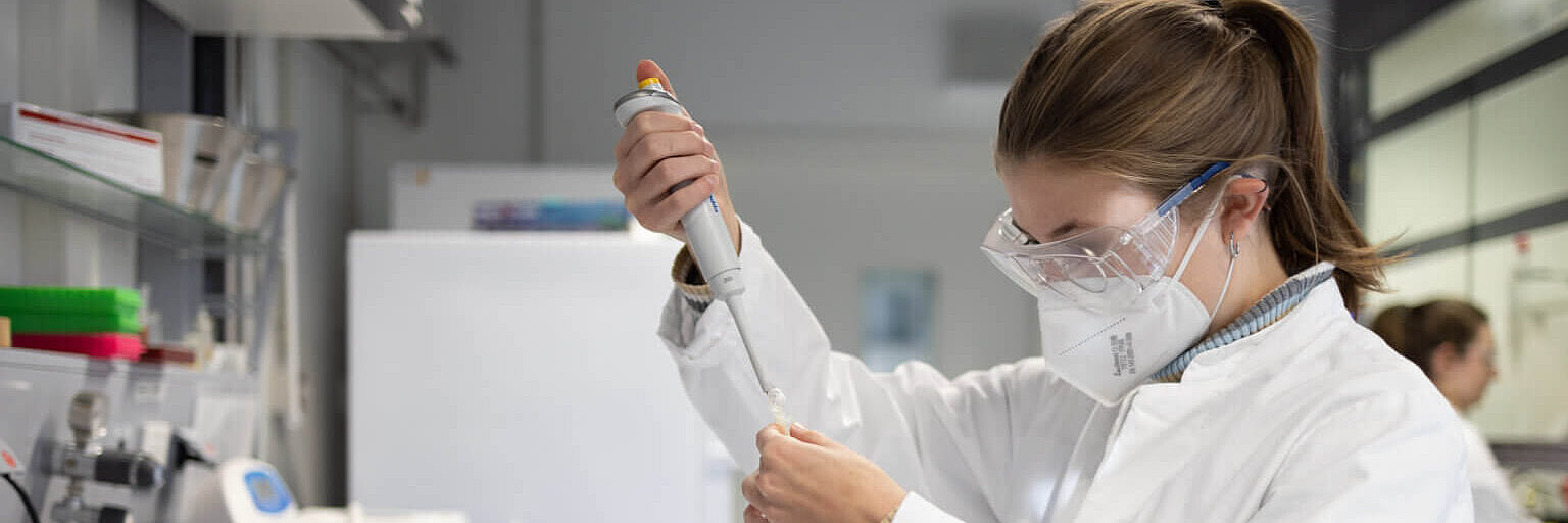 chemistry lab for start-ups female founder fills something into a pipette