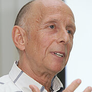 Porträt Prof. Dr. Manfred Wannoeffel