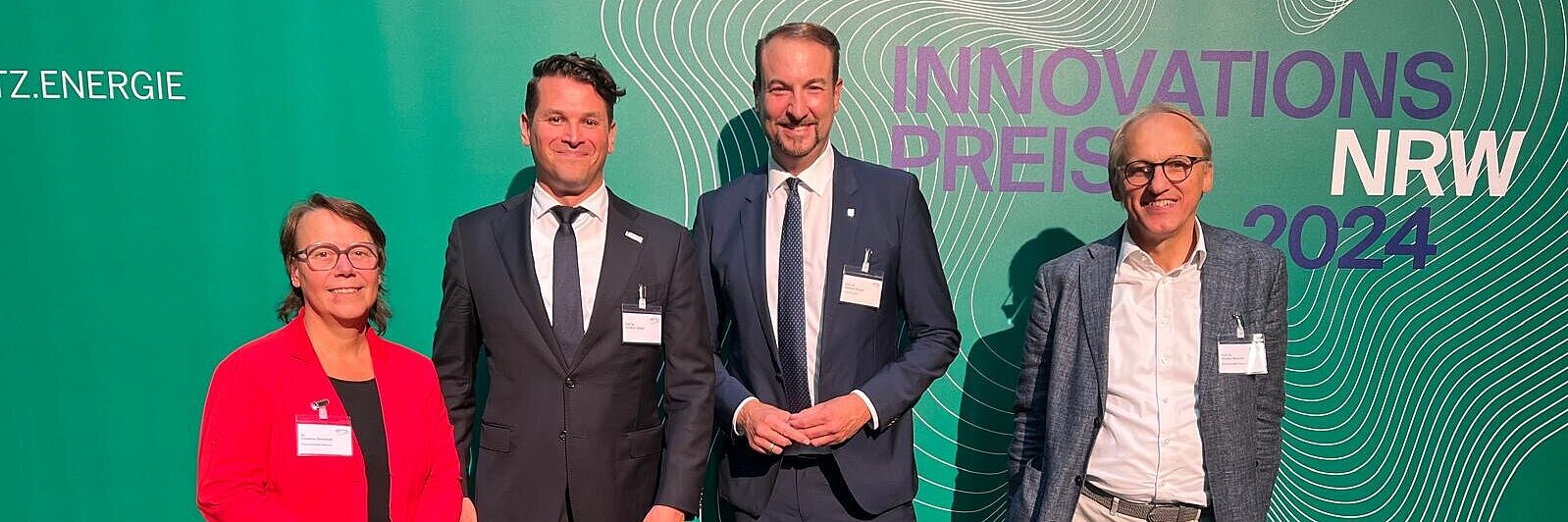 Two innovation prizes for the Ruhr-University The two award winners Christian Zenger and Manfred Renner (2nd and 3rd from left), next to RUB Chancellor Christina Reinhardt (left) and Günther Meschke, Vice-Rector for Research and Transfer at the Ruhr- University.