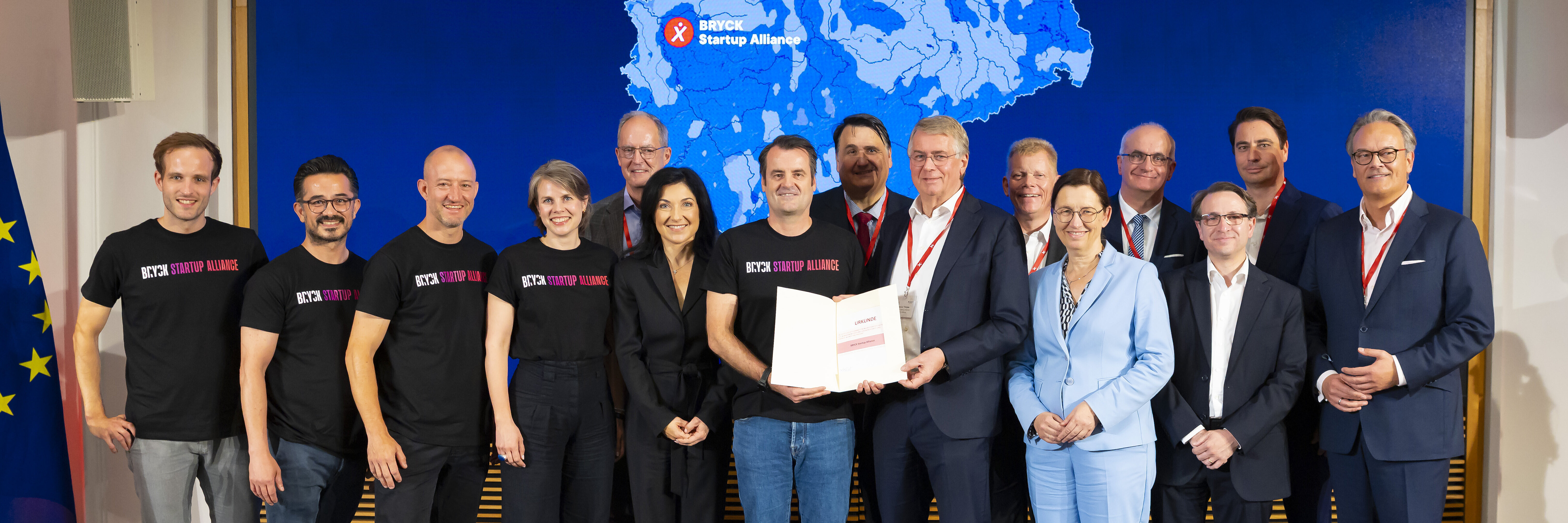BRYCK Startup Alliance has been selected as one of Germany's official Startup Factories The delegation of the BRYCK consortium, including the rector and the two rectors of the University Alliance Ruhr, with the newly presented award.